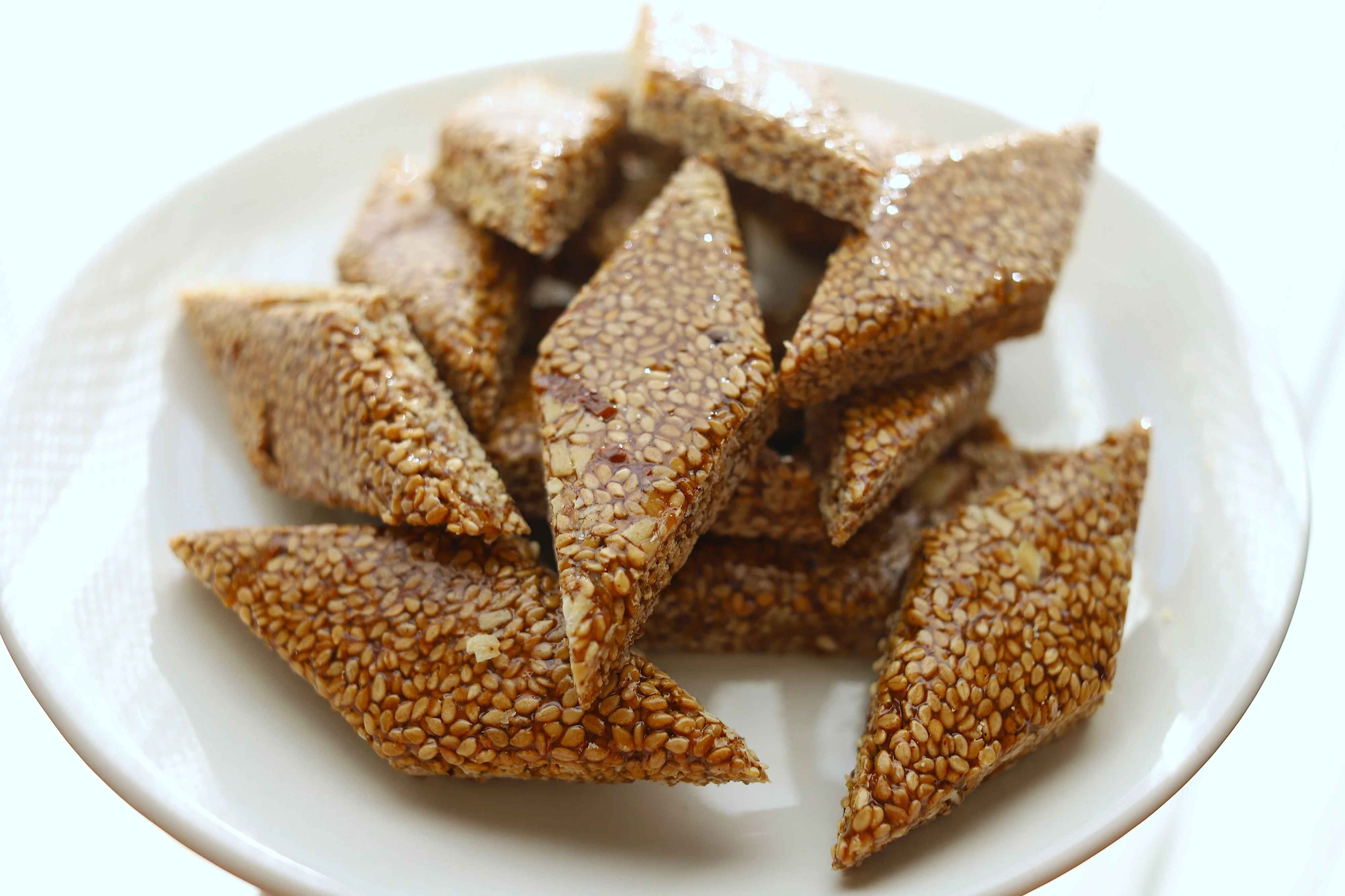 Nirapara Sesame Candy