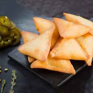 LAXMI COCKTAIL JALAPENO And CHEESE SAMOSA