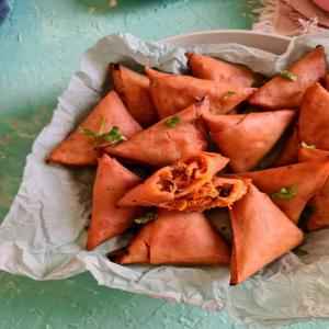 MEZBAN CHICKEN TIKKA SAMOSA