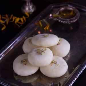 Thela Style Coconut Peda White