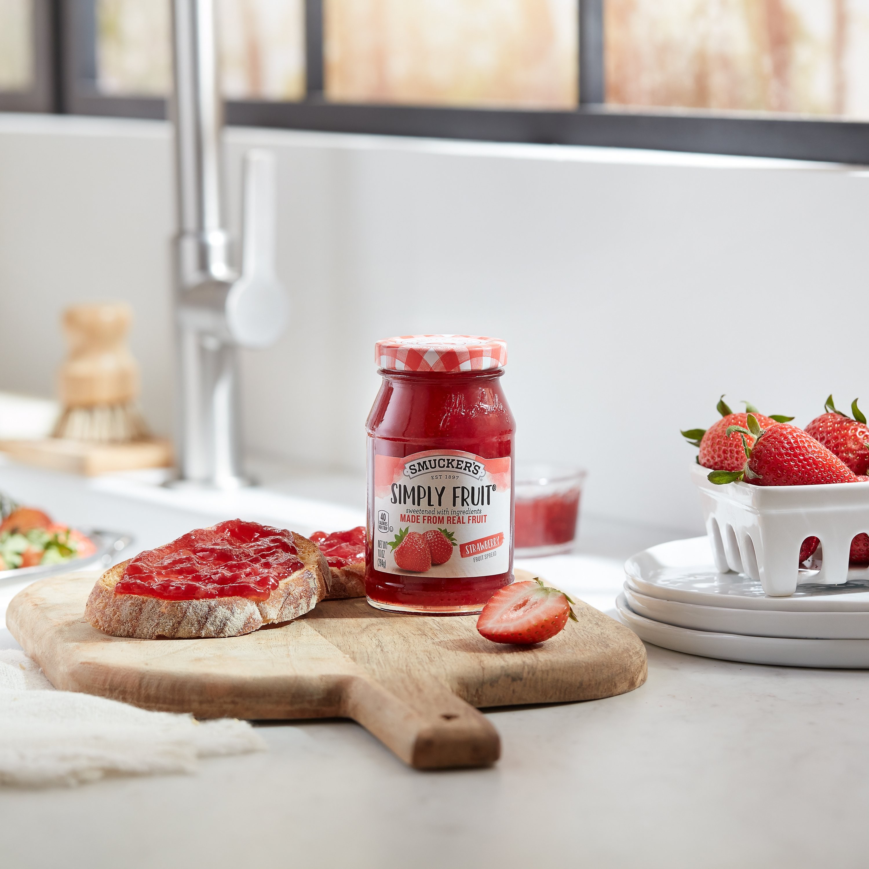 SMUCKERS SIMPLY STRAWBERRY SPREAD 10 OZ