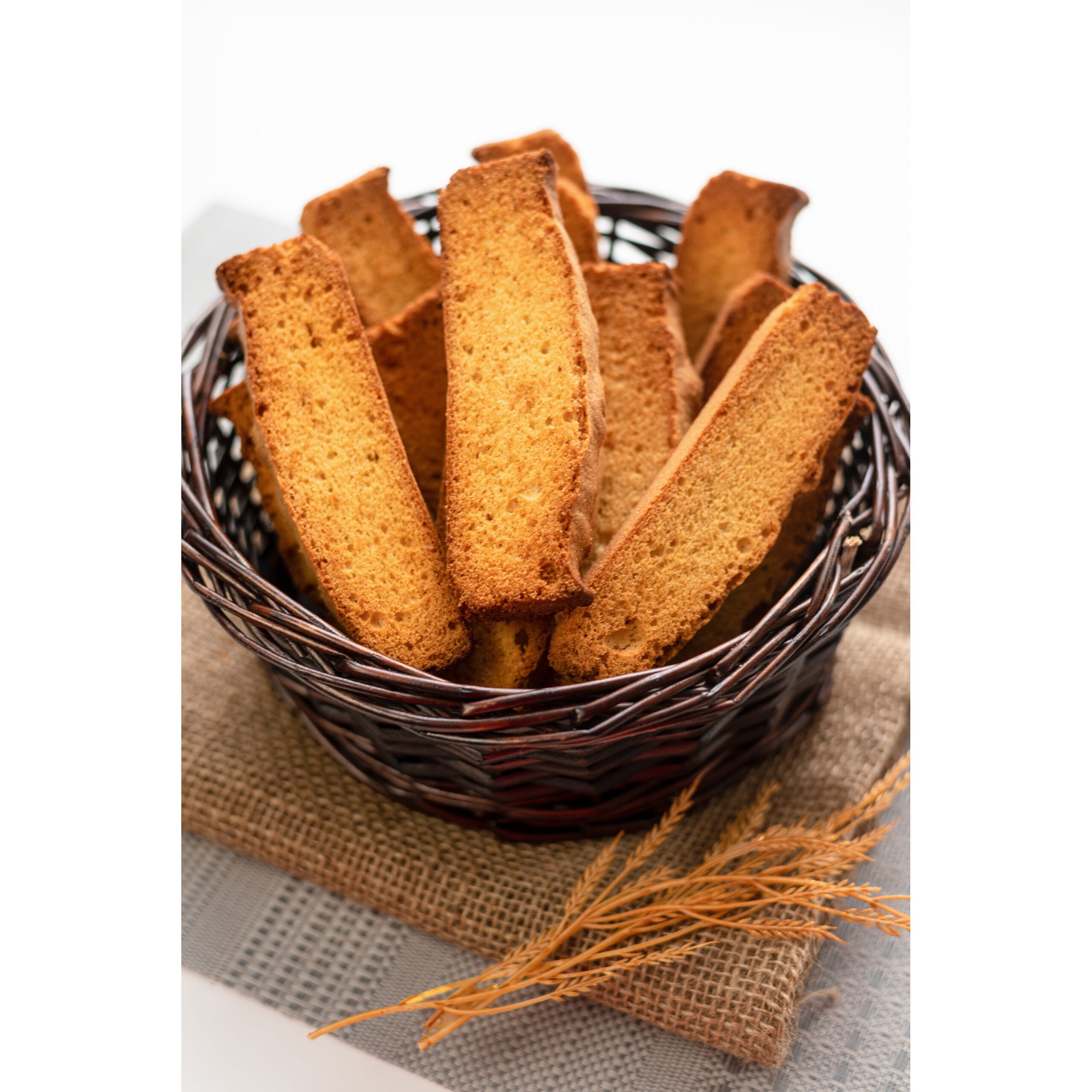 TWI CRISPY ALMOND THINS 200 GM