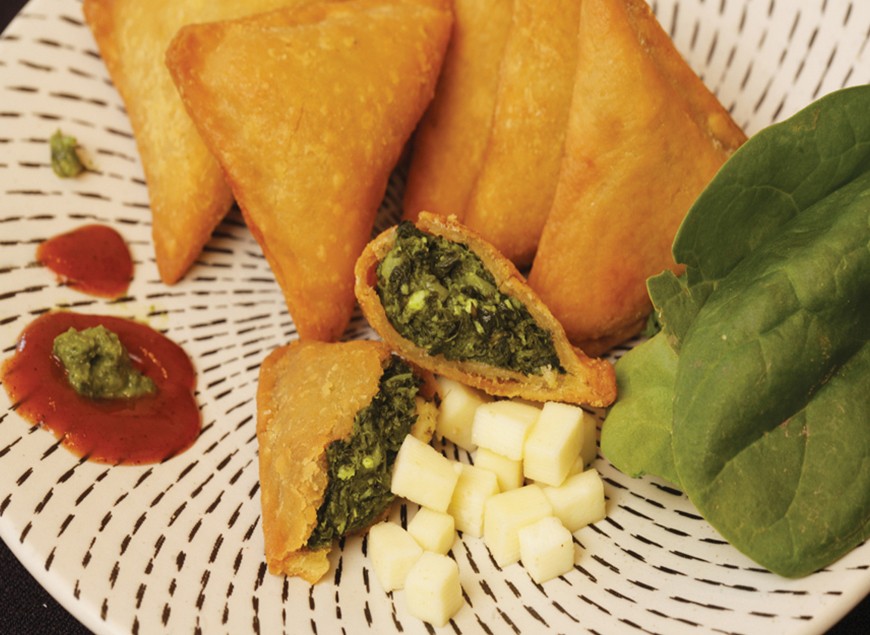 BOMBAY KITCHEN SPINACH & CHEESE SAMOSA