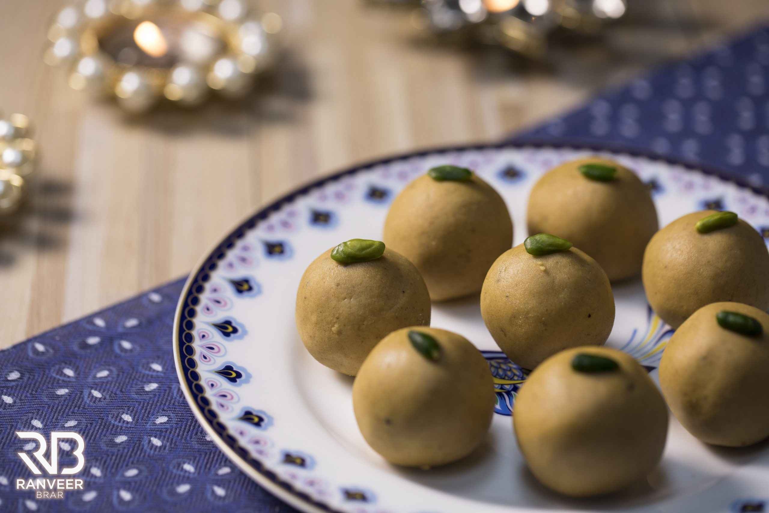 Gur Prasad Besan Ladoo