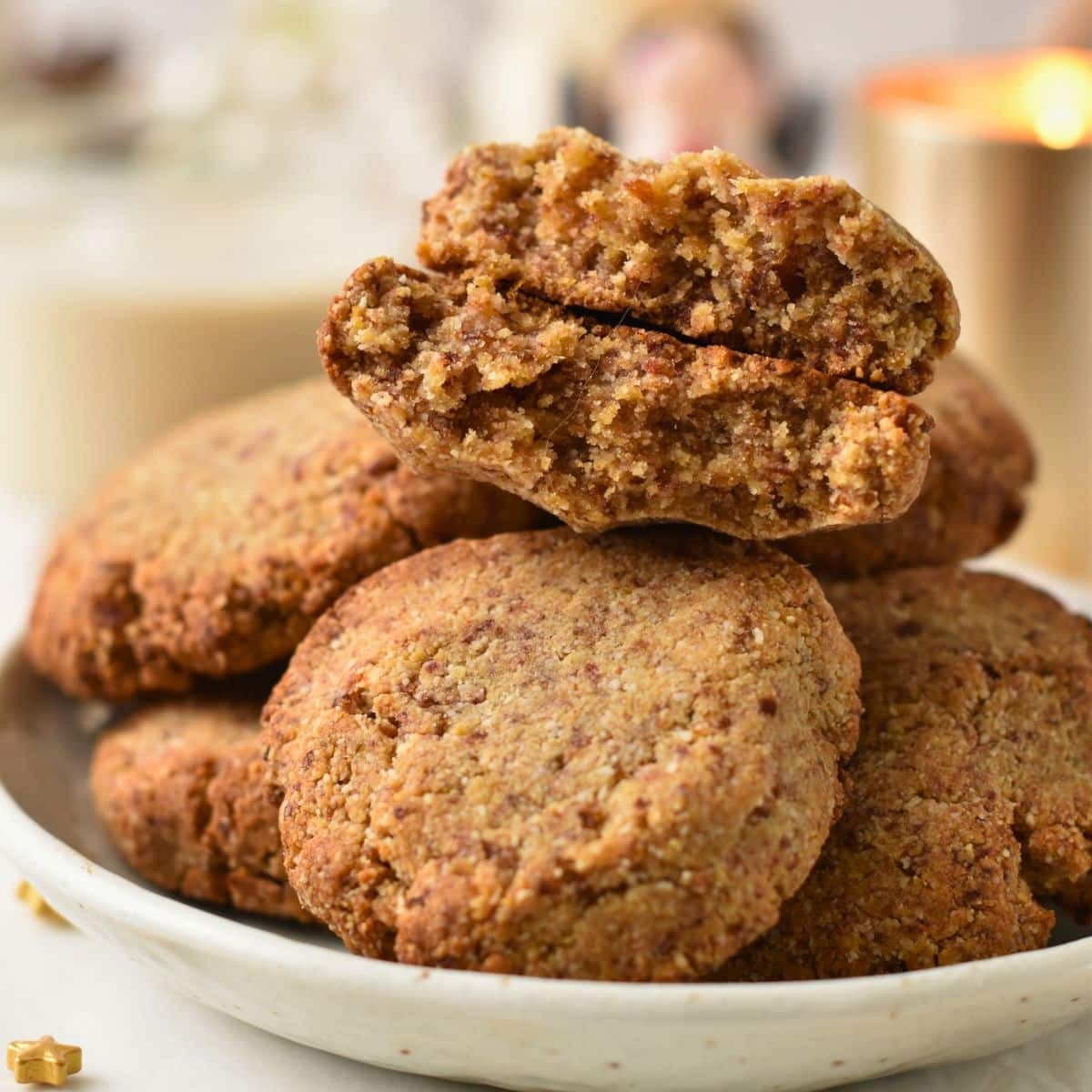 DATES ALMOND COOKIES CRISPEEZ 1 LBS