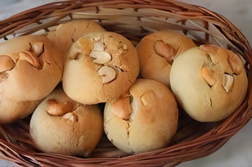 Delux Cashew Cookies 340 GM