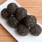 FE BLK SESAME BALL