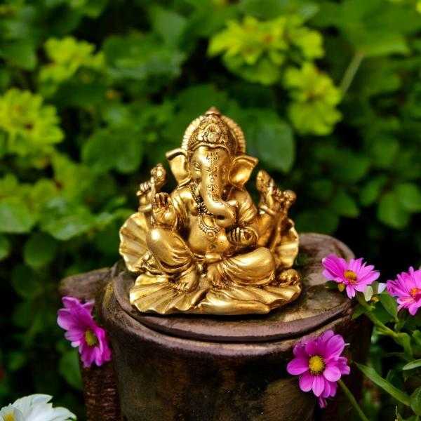 Ganesh Ji Blessing Murti on Paan ka patta for car dashboard Spiritual Hindu Dcor Murti